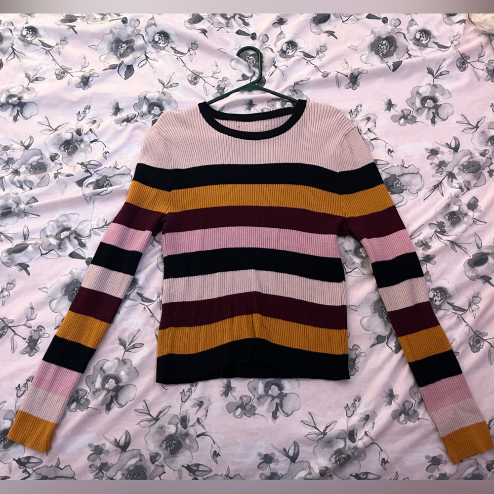 Striped stretchy long sleeve shirt. Comfortable and fitting.